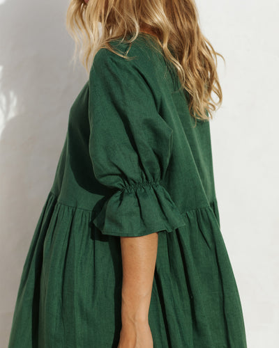 Voluminous linen dress NERJA in Green - MagicLinen modelBoxOn2