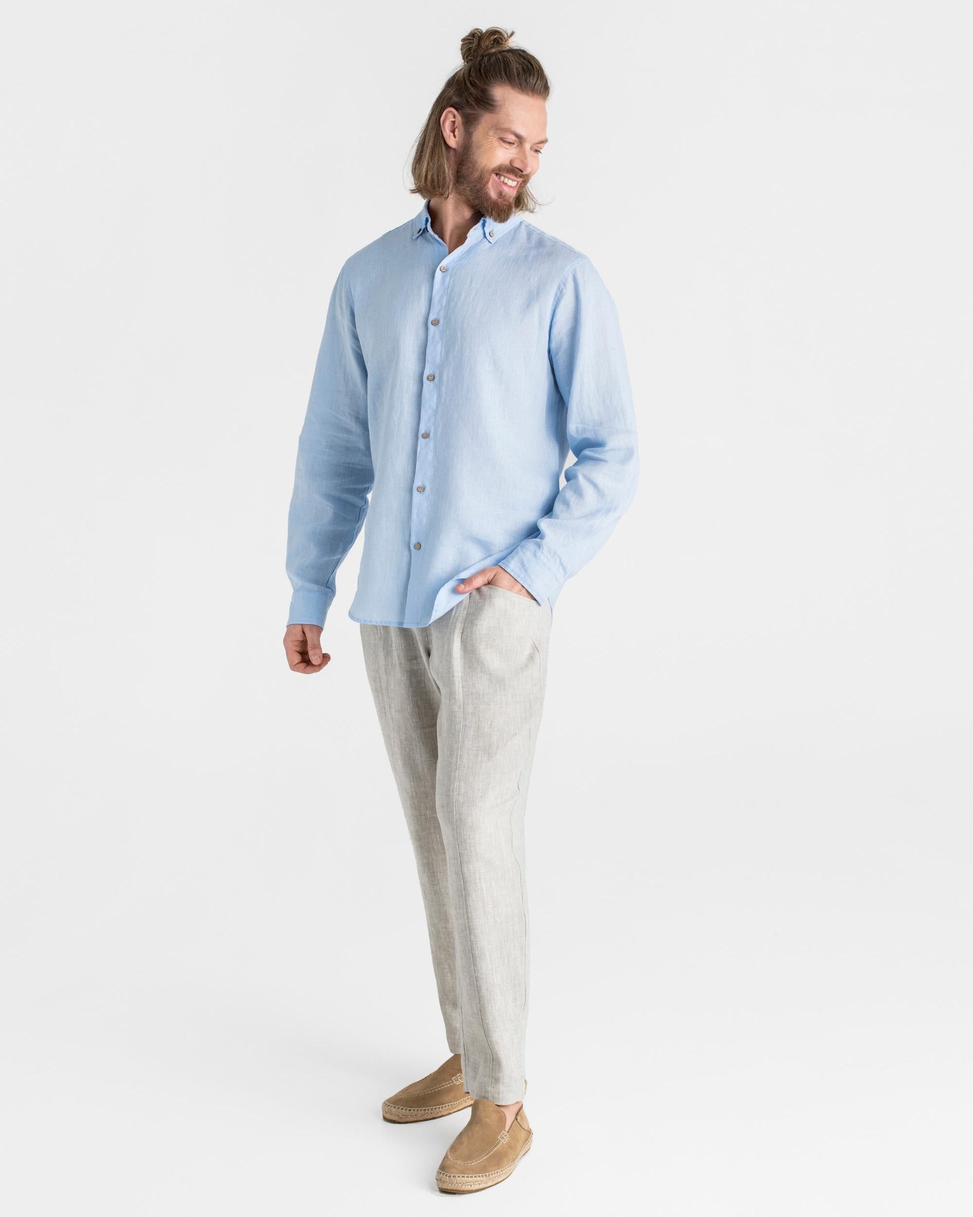 Men's linen shirt NEVADA in Sky blue - MagicLinen modelBoxOn