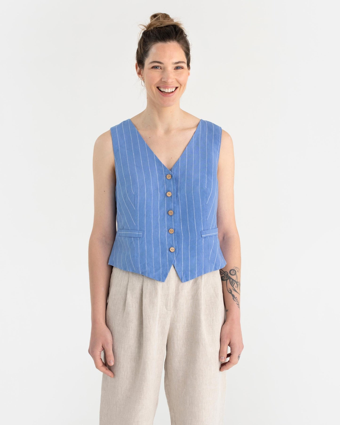 Classic linen vest OBIDOS in Blue stripes - MagicLinen