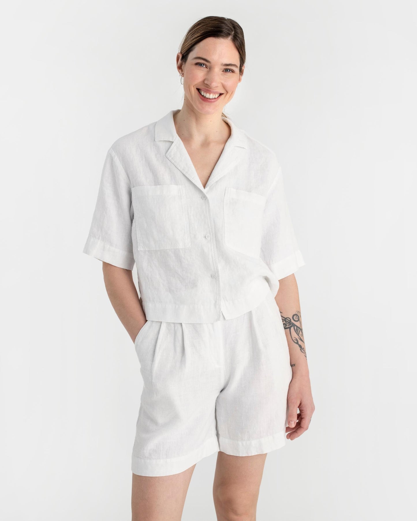 Linen camp shirt ORVIETO in White - MagicLinen modelBoxOn