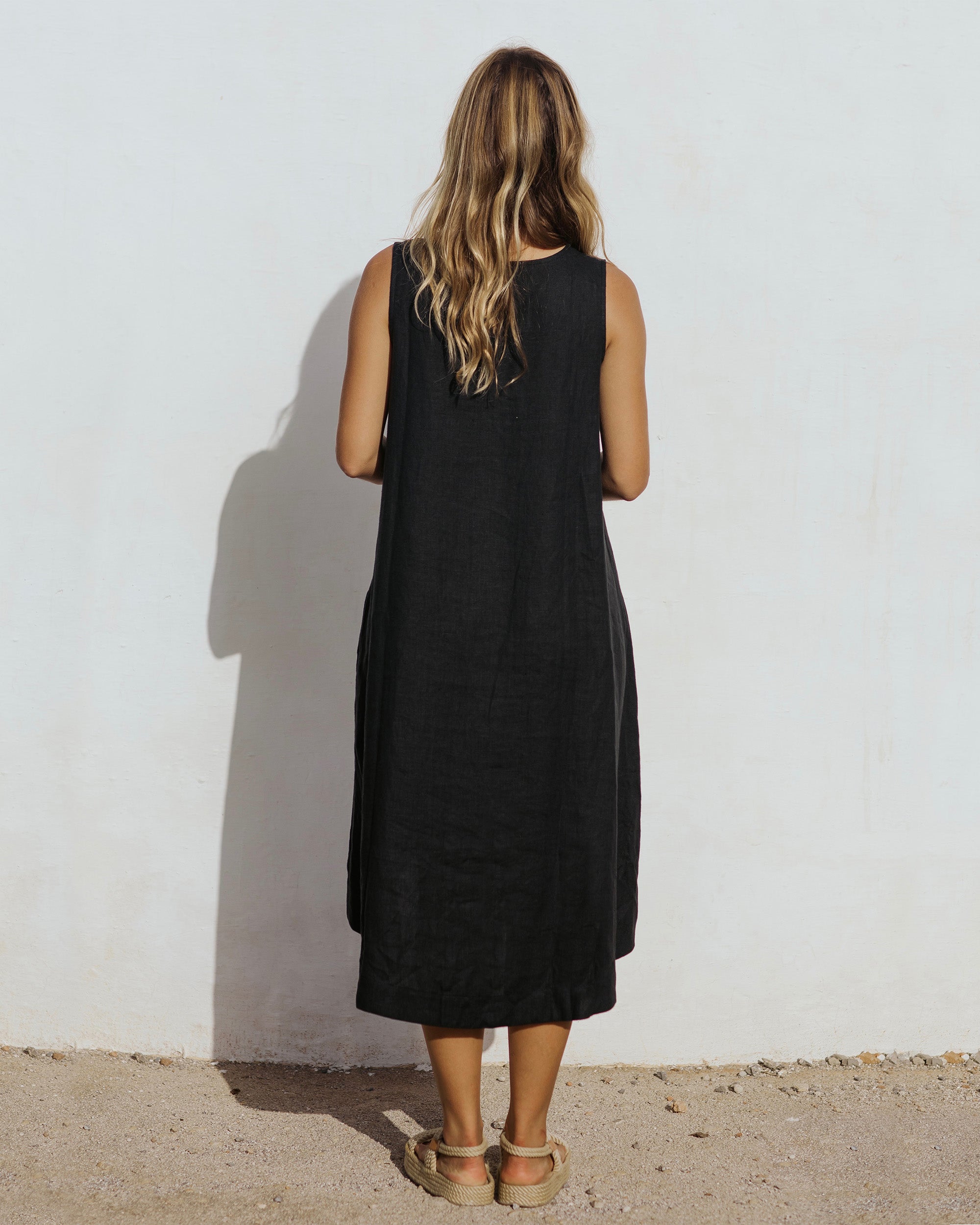 Royal Toscana Linen Dress in Black | MagicLinen