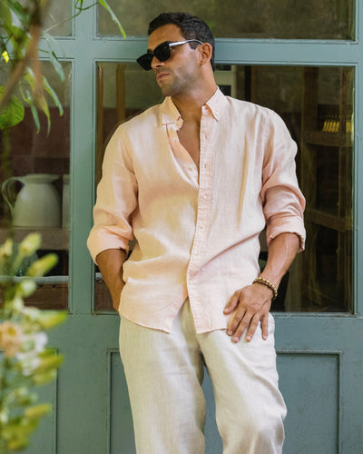 Men's classic linen shirt WENGEN in Light pink - MagicLinen modelBoxOn2