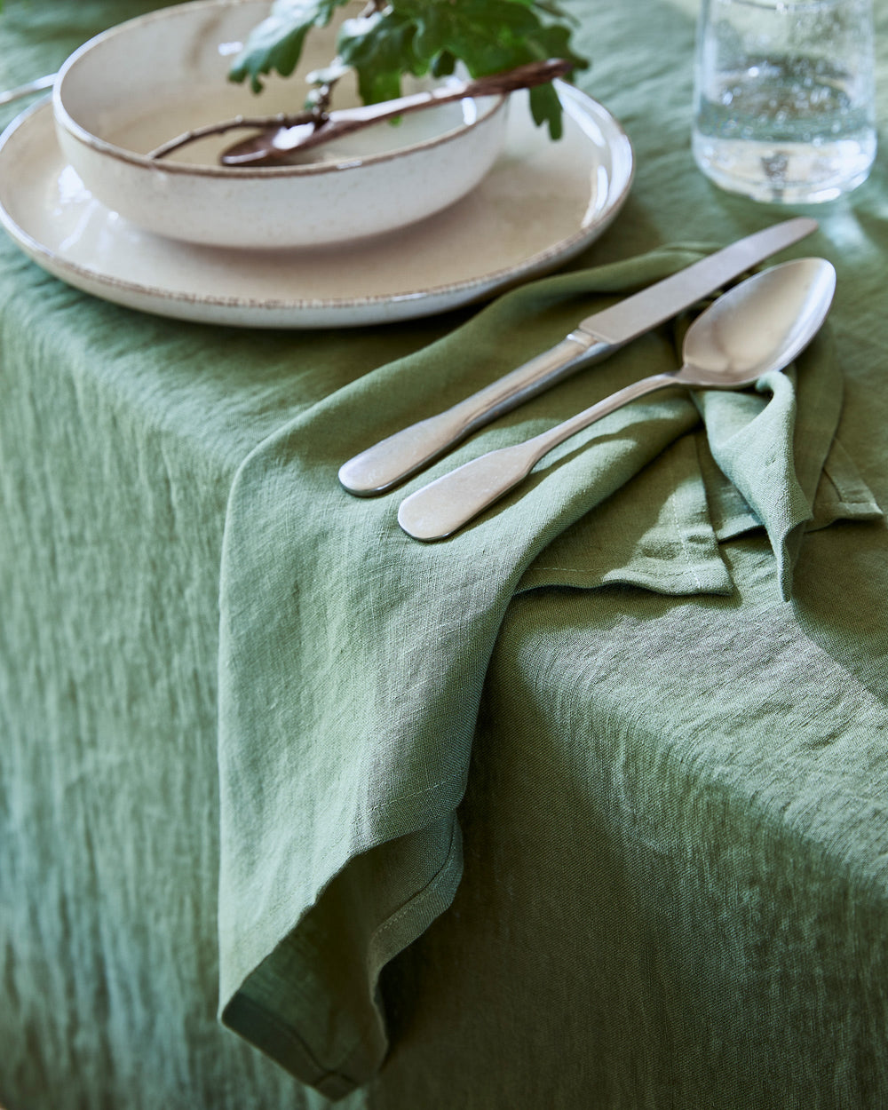 Forest green linen tablecloth | MagicLinen