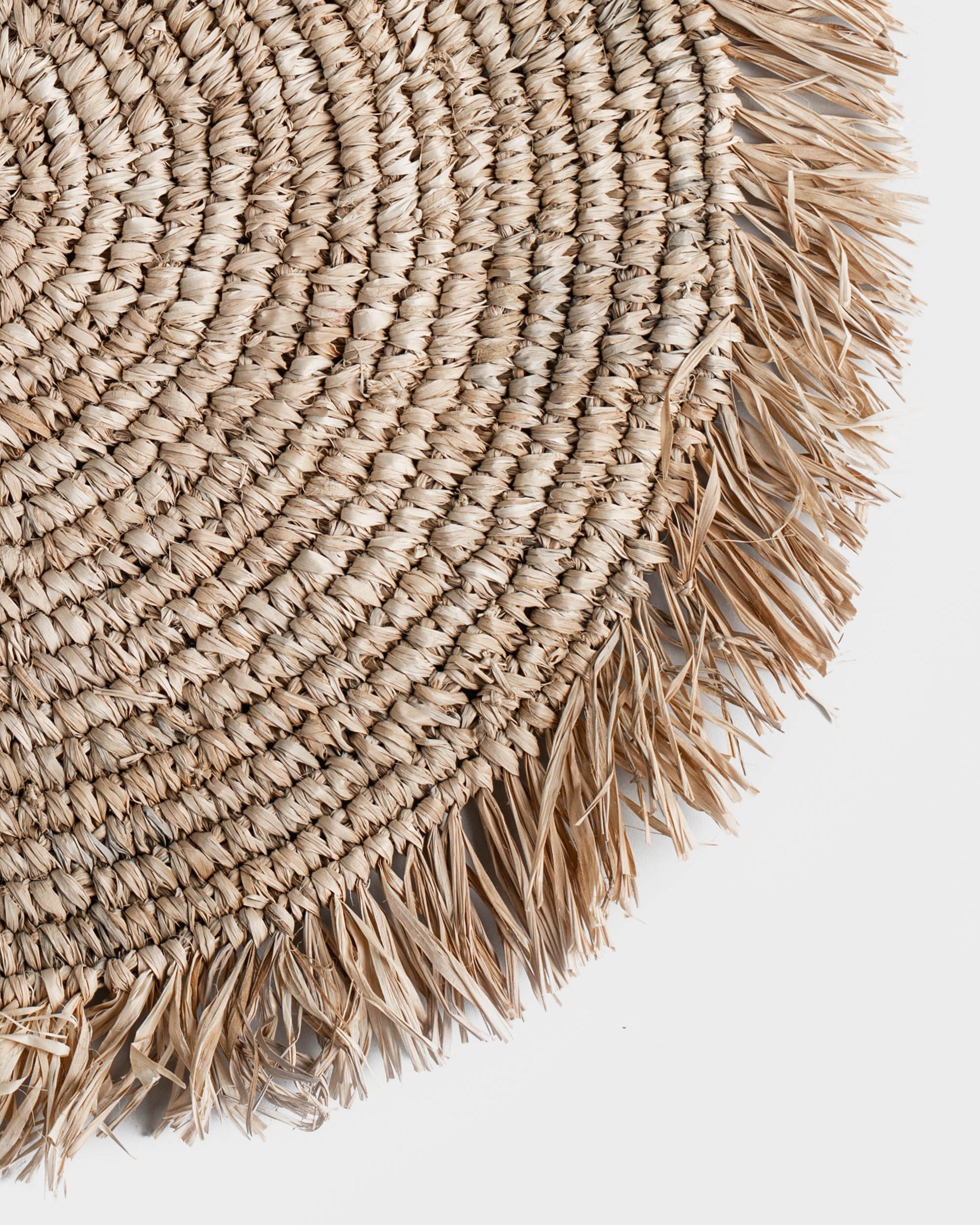 Fringe raffia placemat | MagicLinen