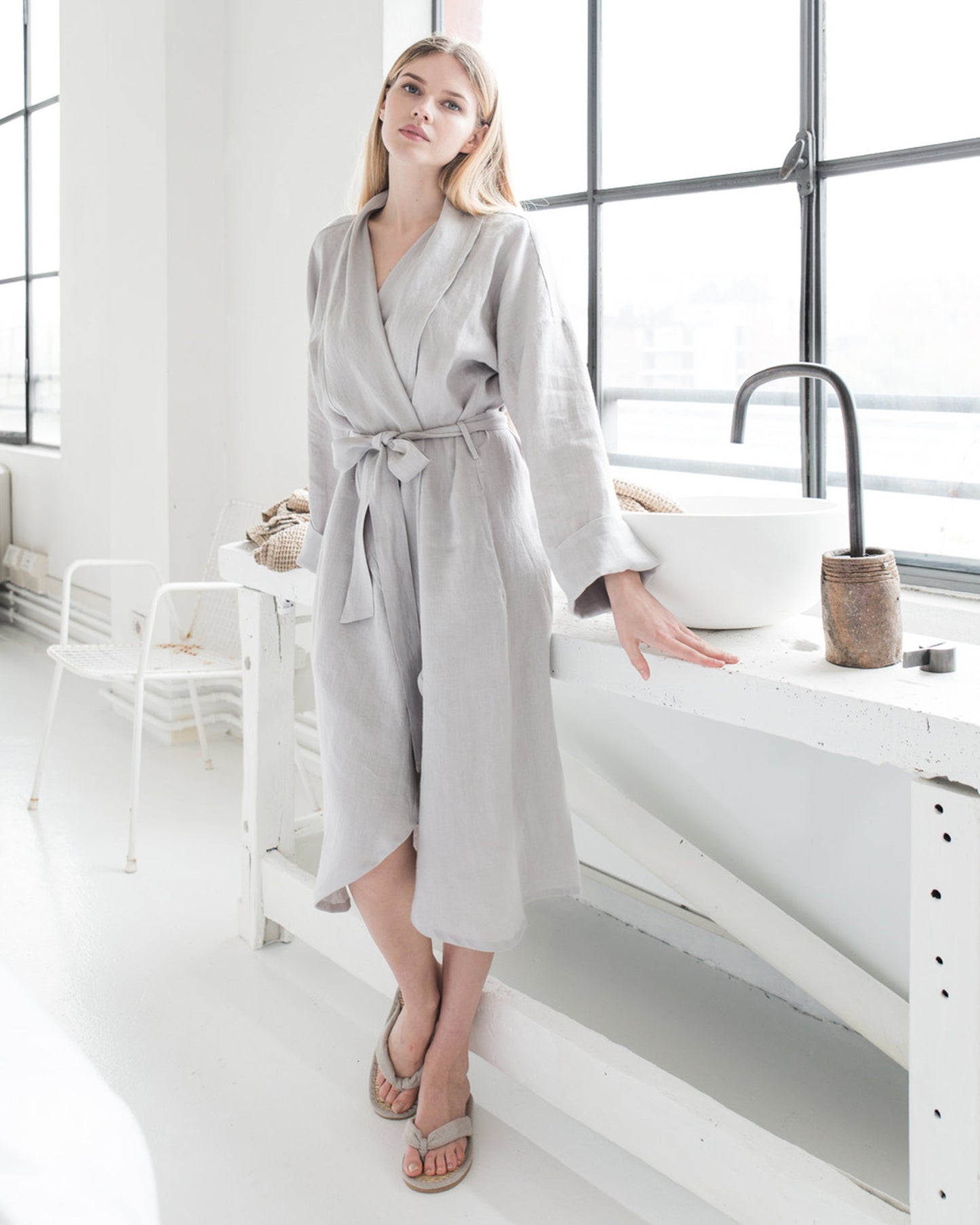 Linen robe in Light gray | MagicLinen