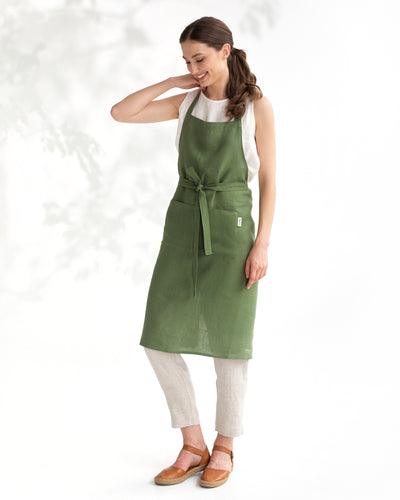 Linen bib apron in Forest green - MagicLinen