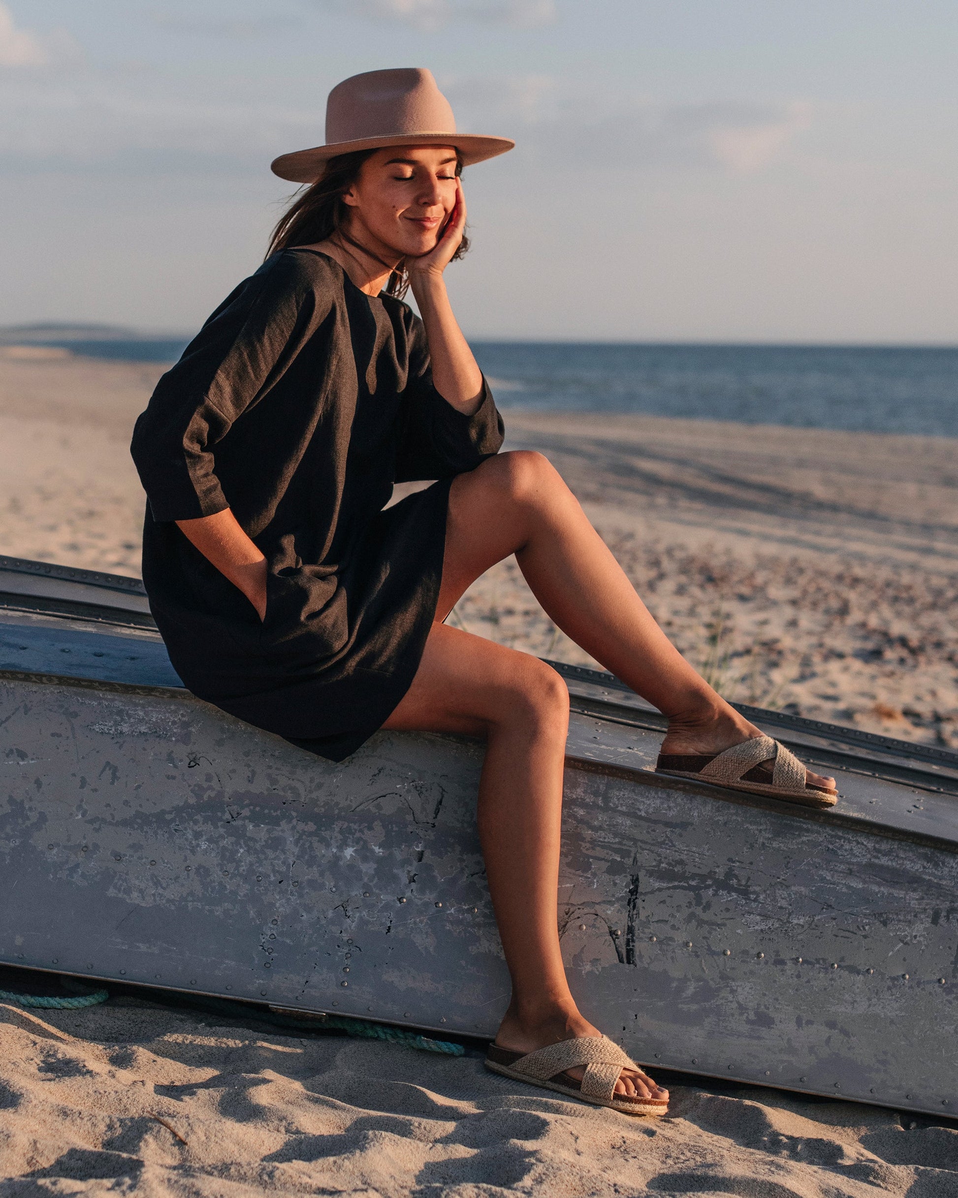 Relaxed fit linen dress ARUBA in black - MagicLinen