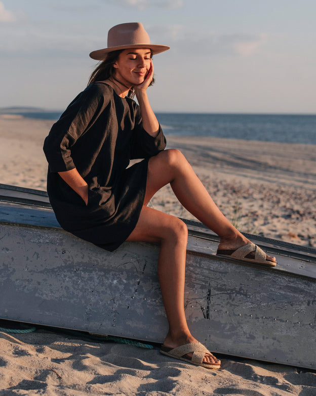 Relaxed fit linen dress ARUBA in black - MagicLinen