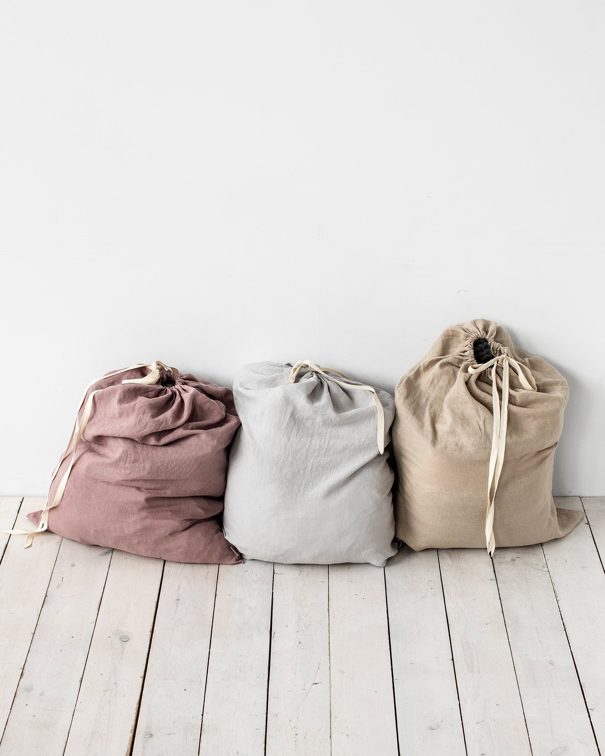 Drawstring Linen Laundry Bag in Natural linen