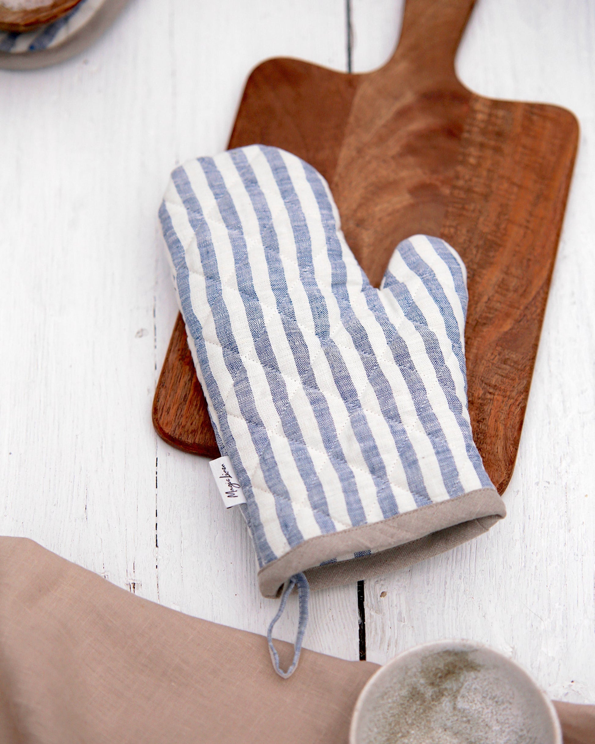 MagicLinen Linen Oven Mitt in Charcoal Gray at Urban Outfitters