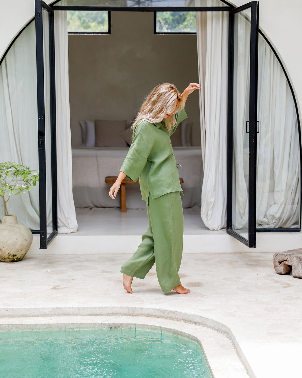Linen pajama set AVEIRA in Forest green | MagicLinen