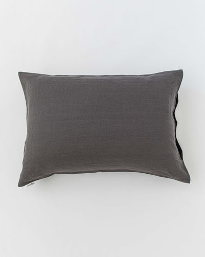 Linen pillowcase with buttons in Charcoal gray - MagicLinen