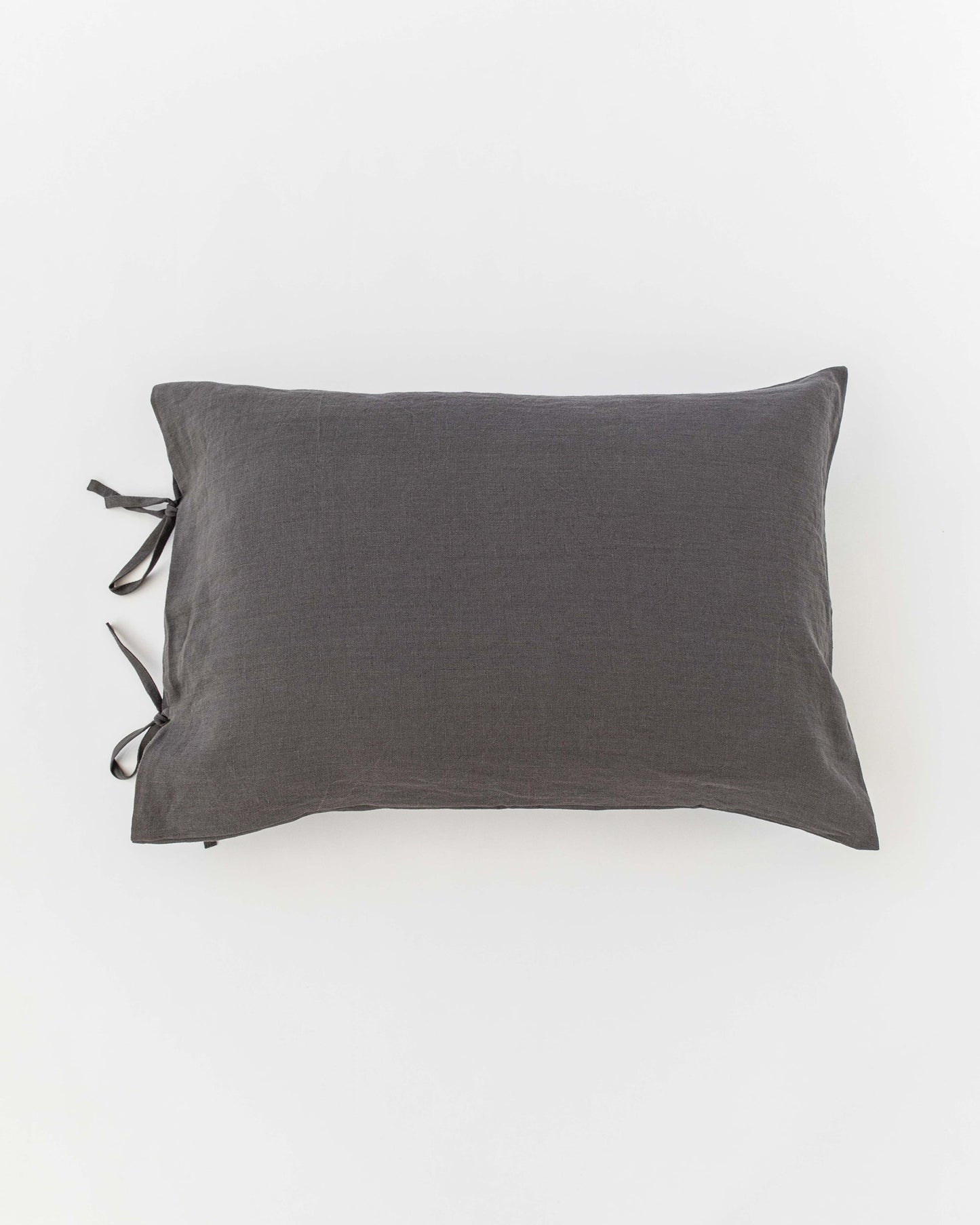 Linen pillowcase with ties in Charcoal gray - MagicLinen