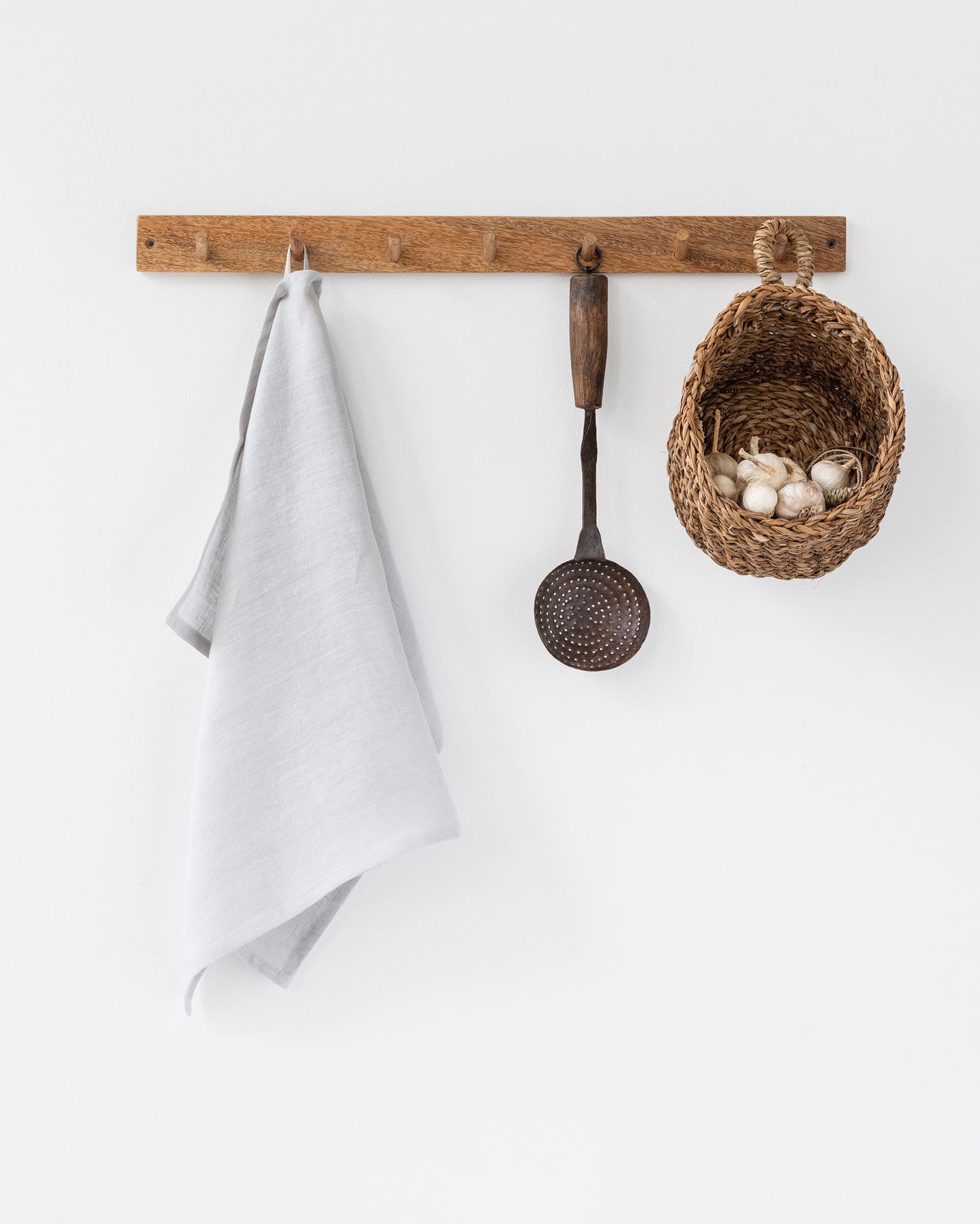 Linen tea towel in Light gray - MagicLinen