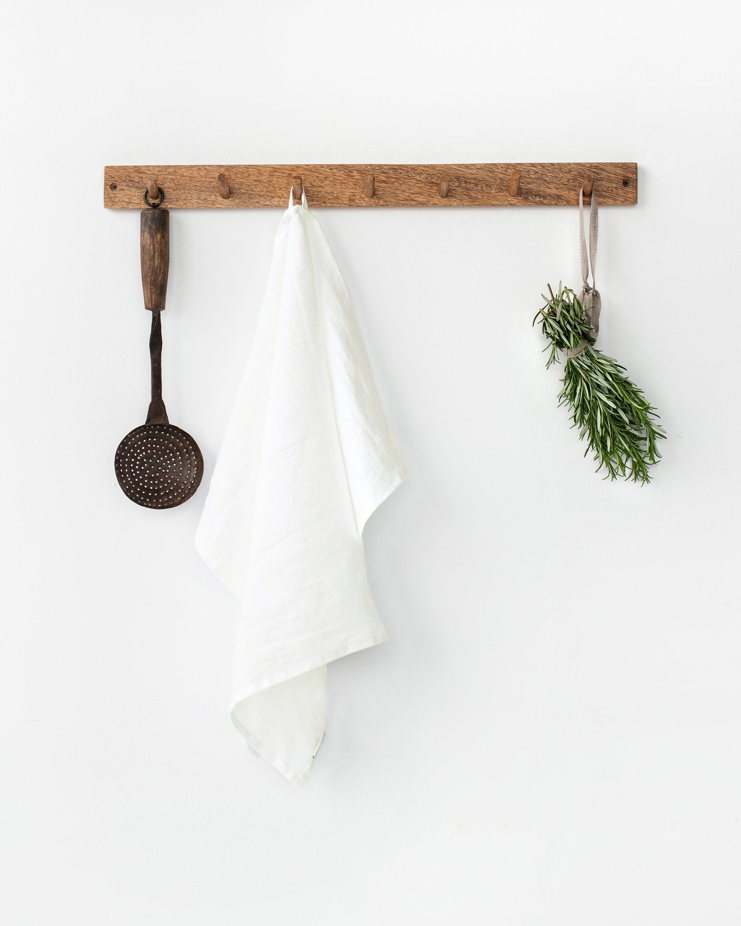 Linen tea towel in White - MagicLinen
