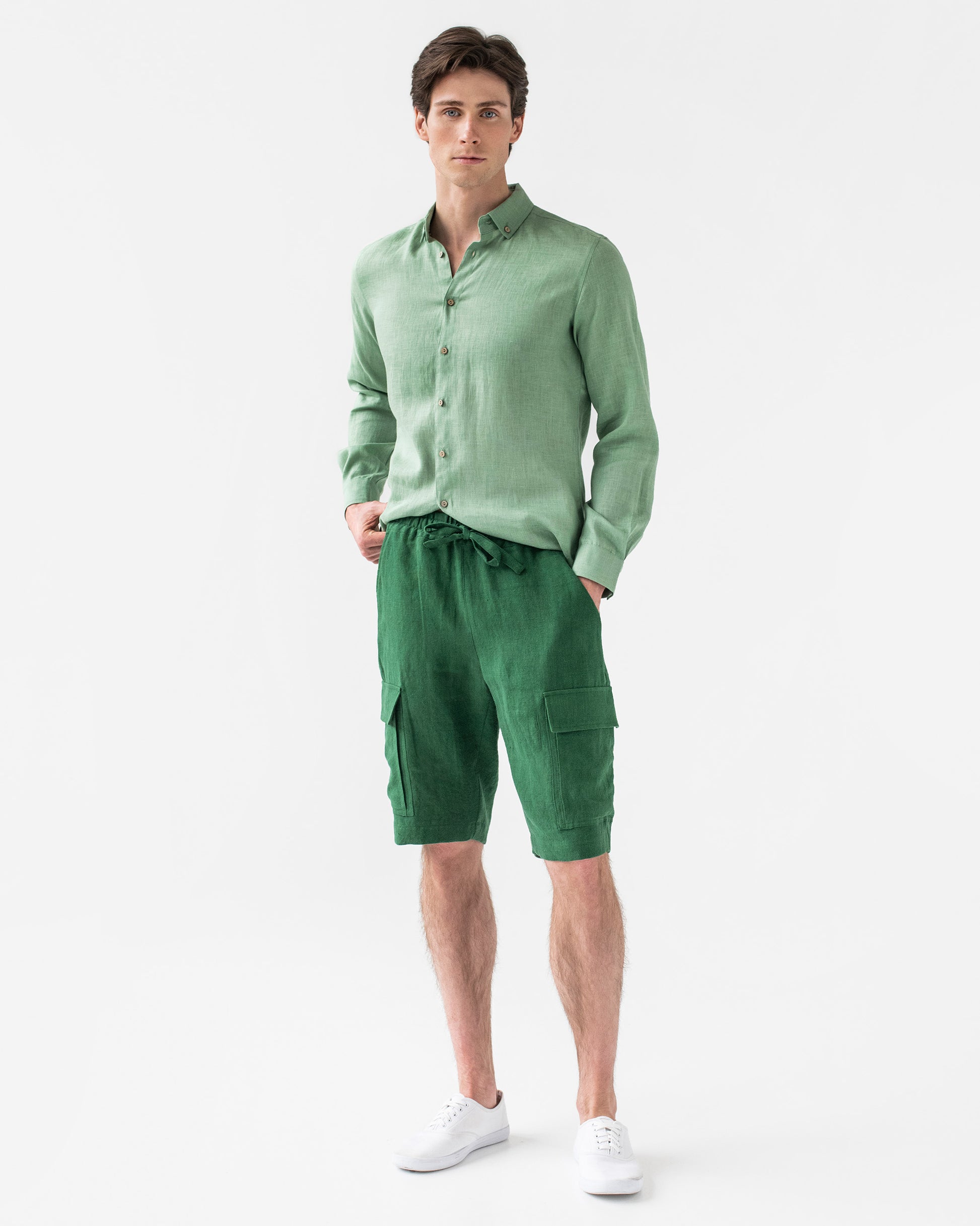 Men's linen cargo shorts LUGANO in green - MagicLinen