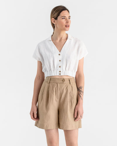 Pleated linen shorts BAGAN in Wheat - MagicLinen modelBoxOn