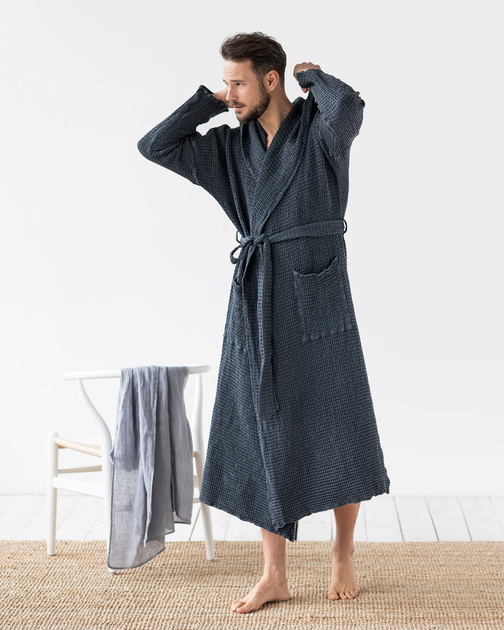 Men's waffle robe in Dark gray - MagicLinen