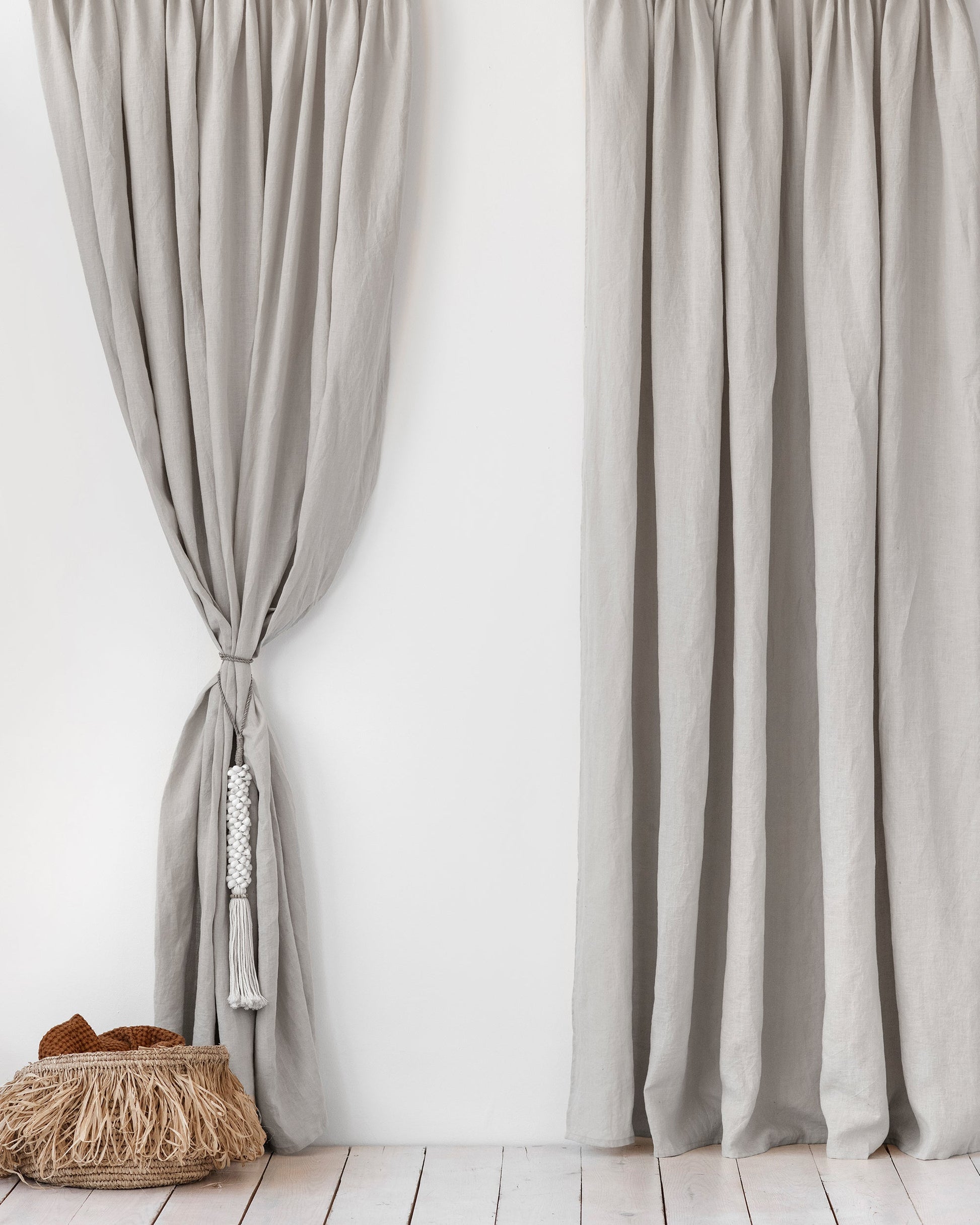 Pencil pleat linen curtain panel (1 pcs) in Light gray - MagicLinen