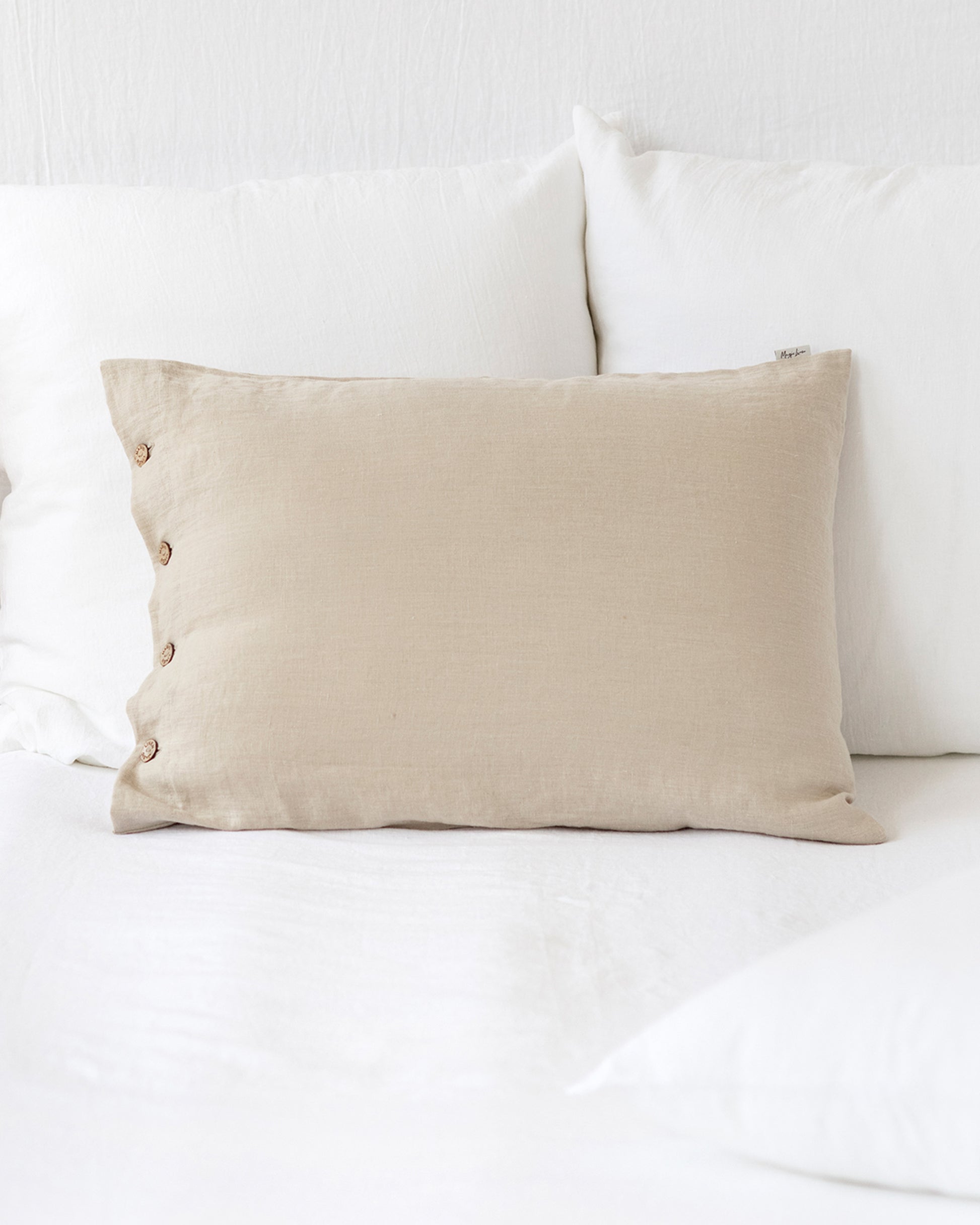 Linen pillowcase with buttons in Natural linen - MagicLinen
