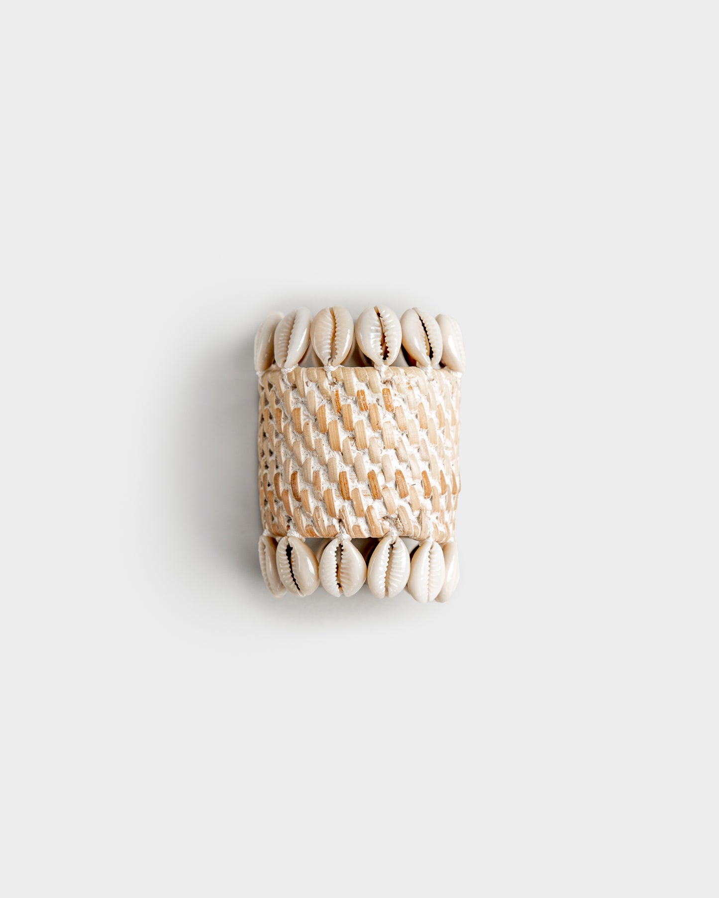Rattan napkin rings with cowrie shells set of 2 - MagicLinen