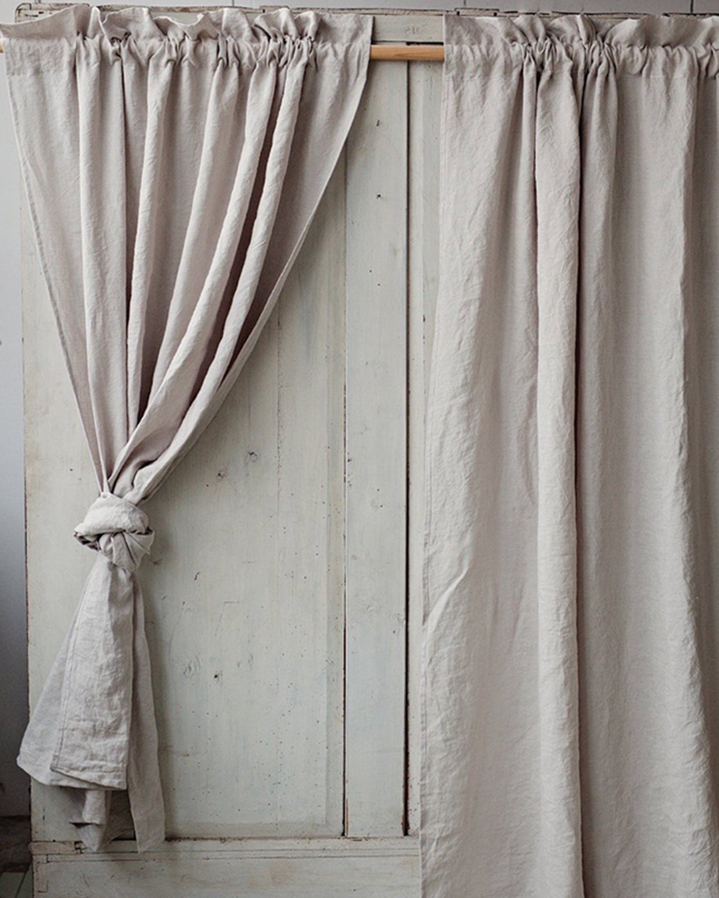 Rod pocket linen curtain panel with header (1 pcs) in Light gray - MagicLinen