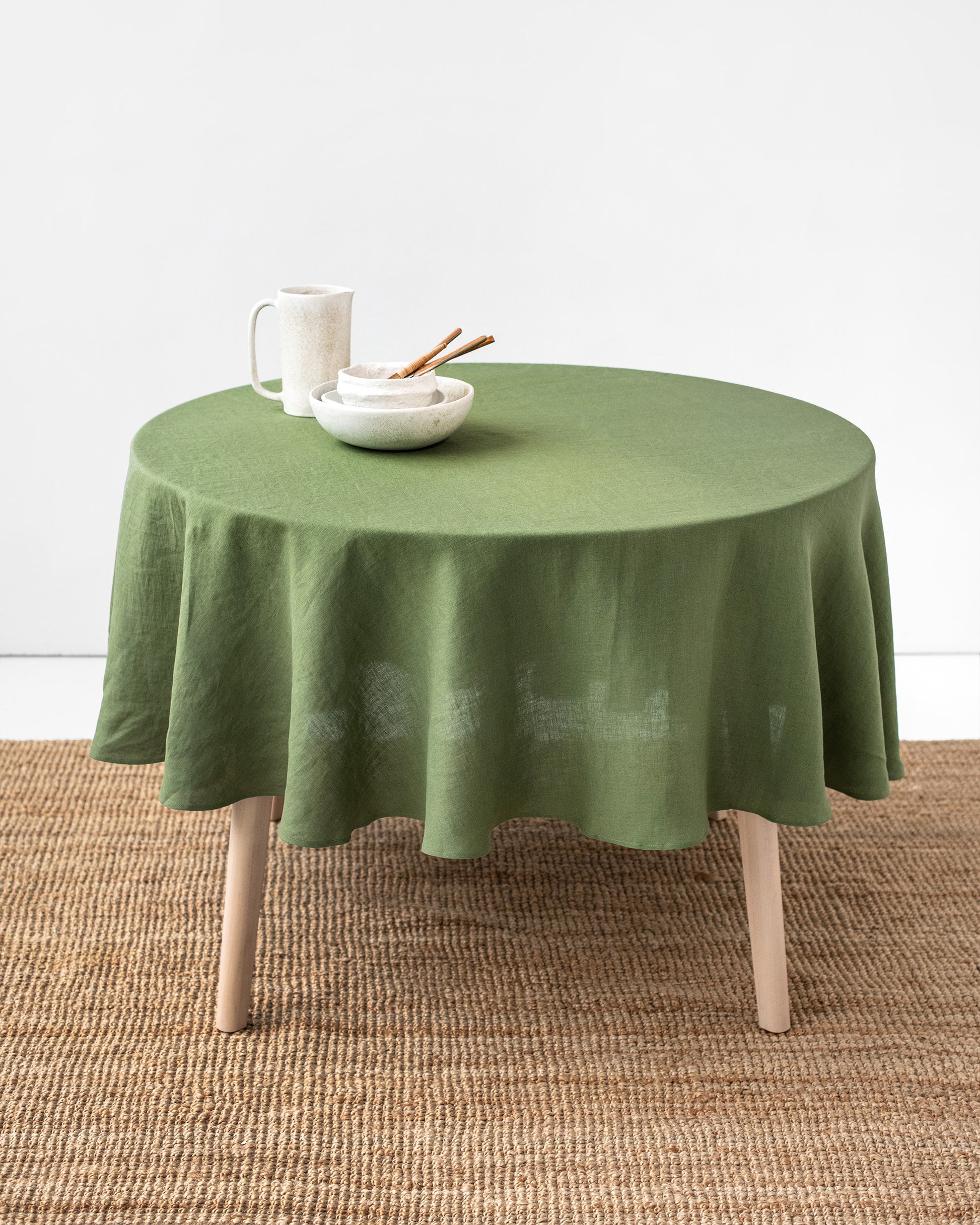 Round linen tablecloth in Forest green - MagicLinen