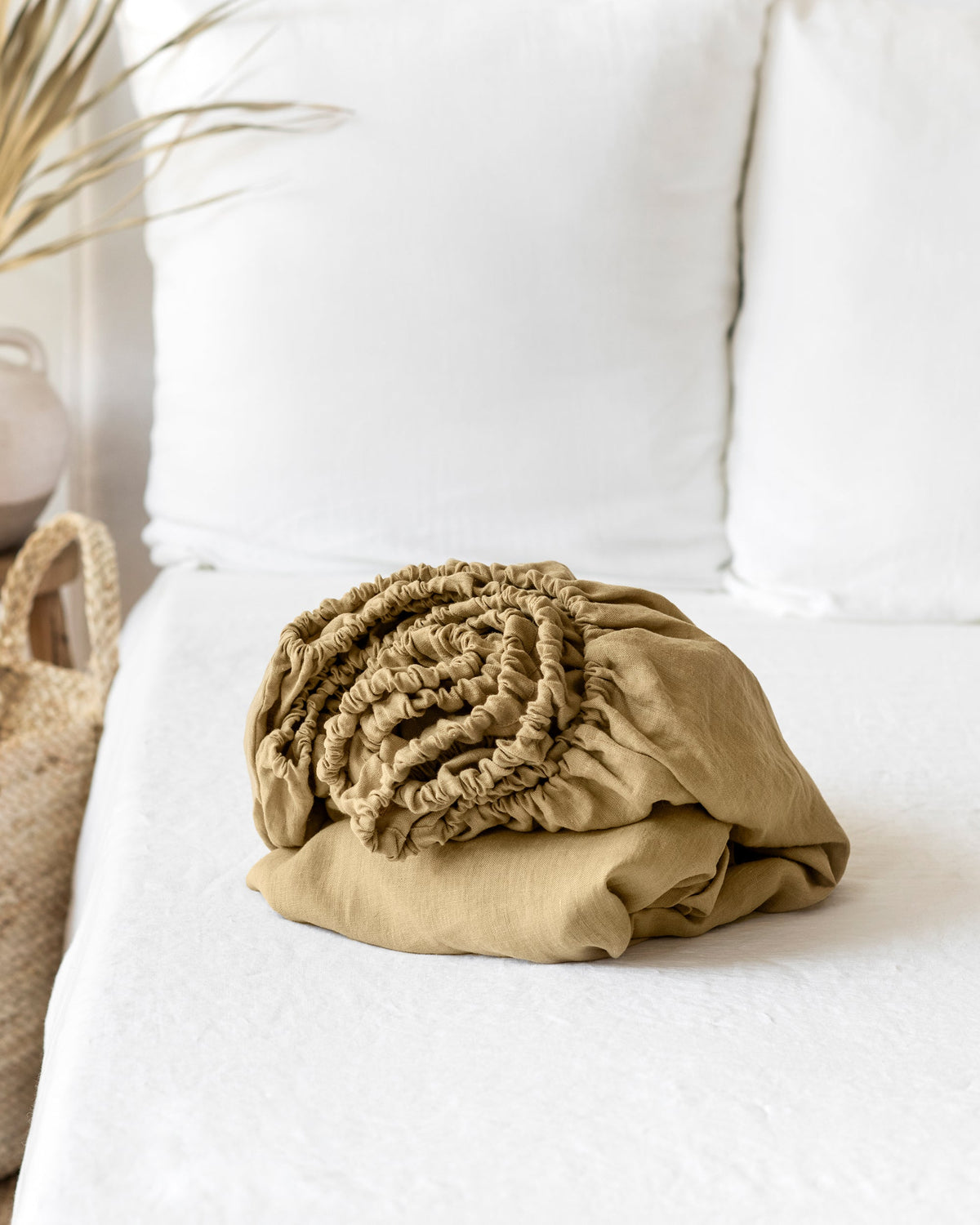 Sandy linen fitted sheet