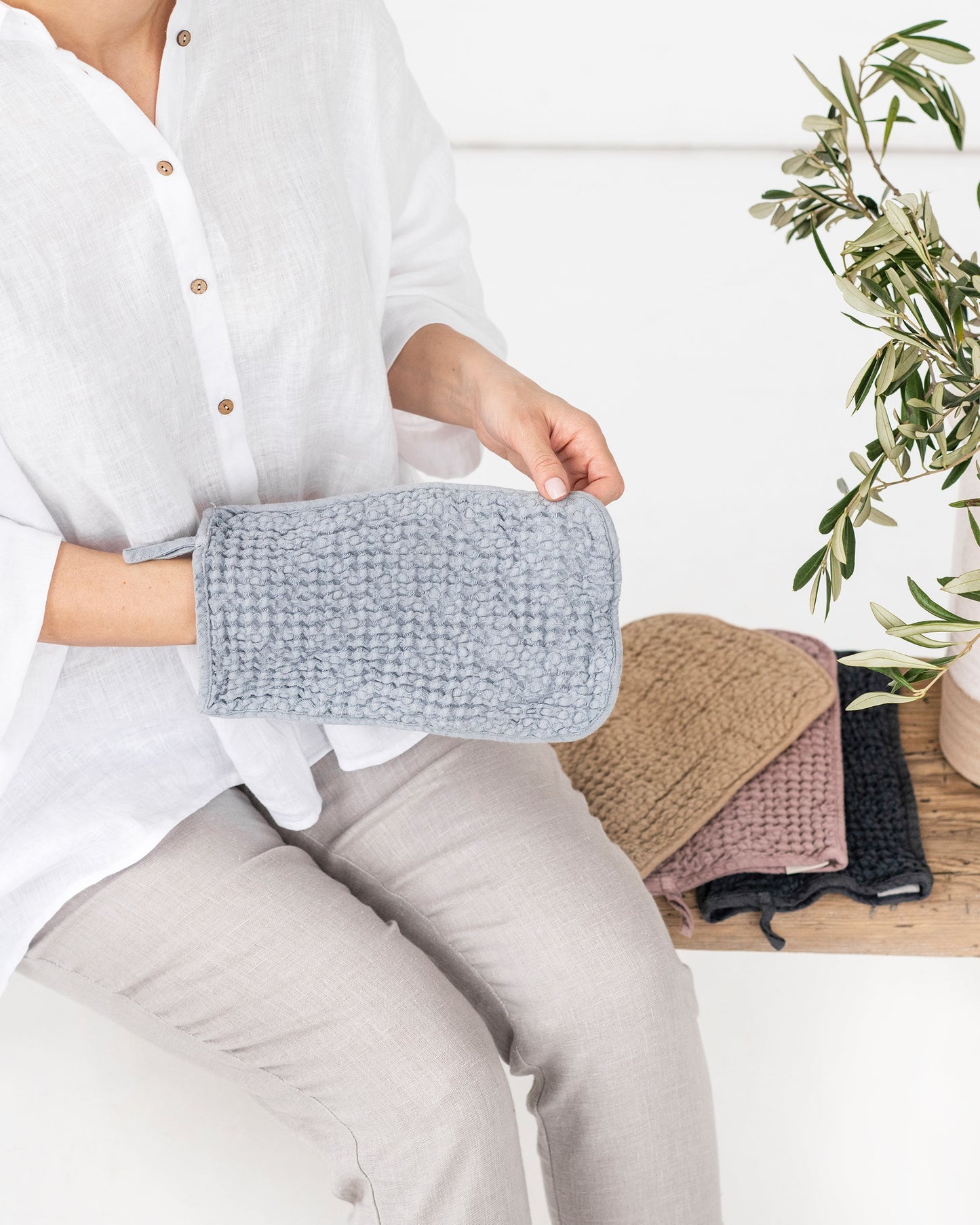 Waffle washing sponge in Light gray - MagicLinen